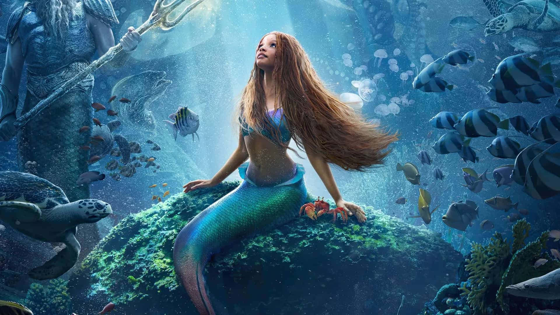 Imagen promocional de La Sirenita 2023 con una sirena sobre una roca en el fondo del mar