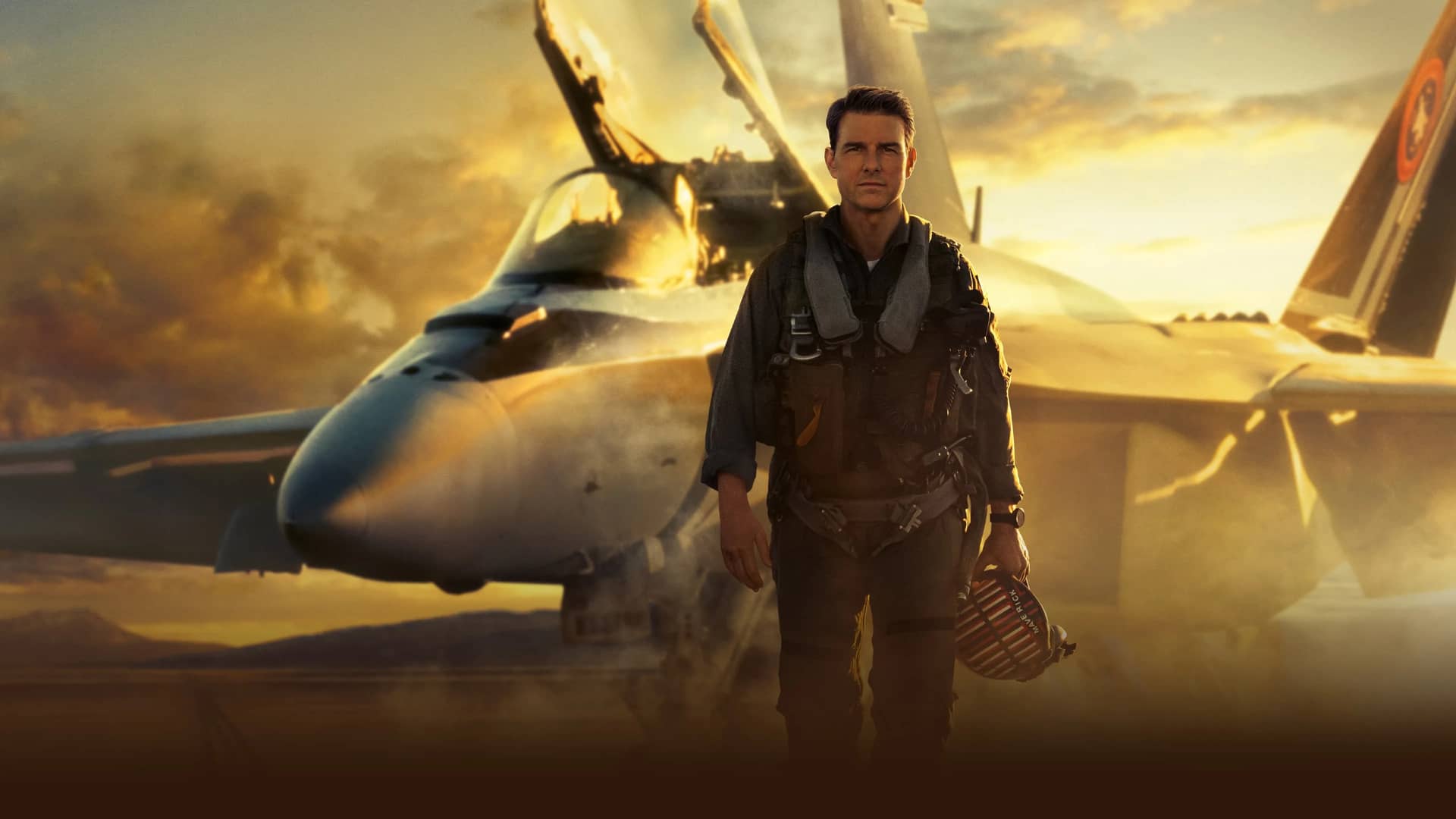 imagen de la caratula de la pelicula top gun maverick con su protagonista frente a un avion de la armada