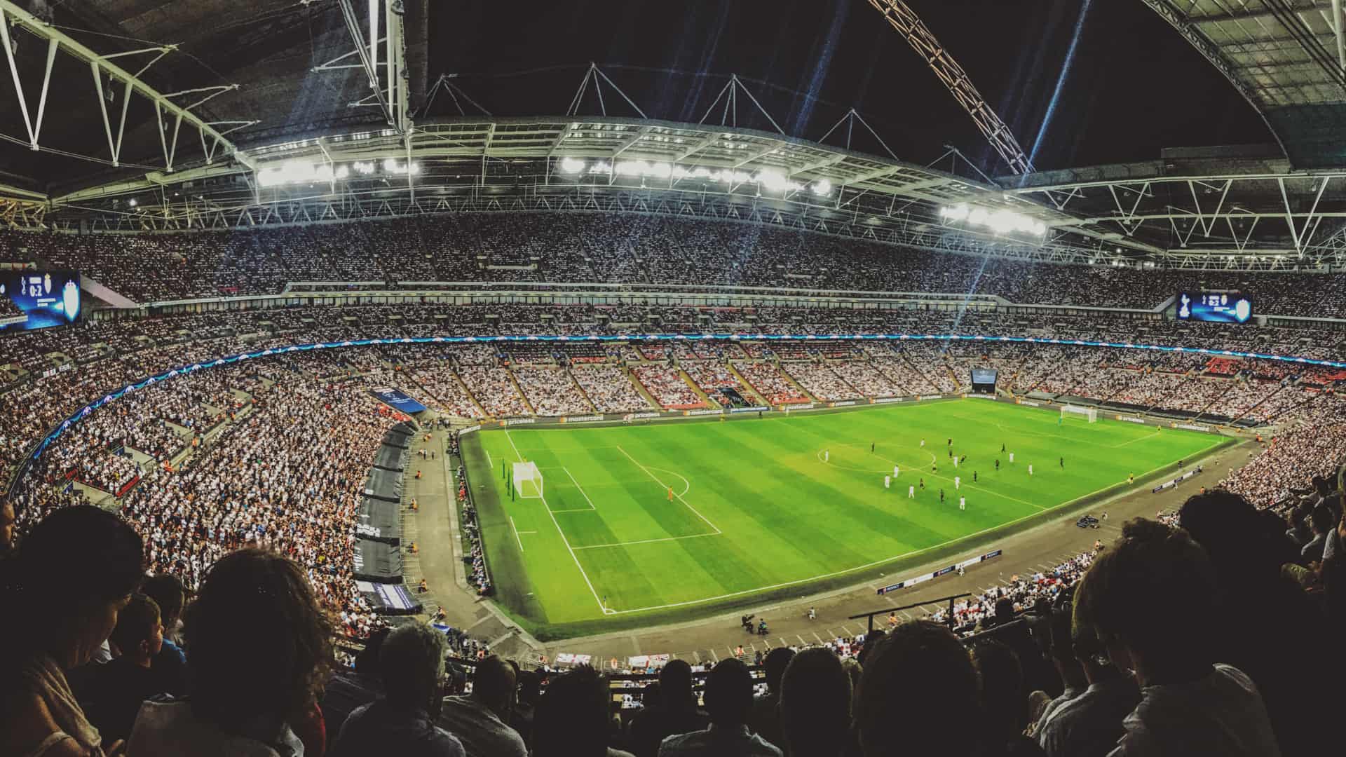 Ver el fútbol en DAZN: ¿qué competiciones emite la plataforma en directo?