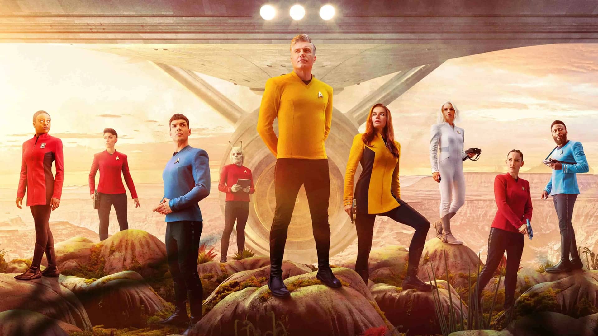 Imagen promocional de la serie Stark Trek Strange New Words con sus personajes delante de una nave
